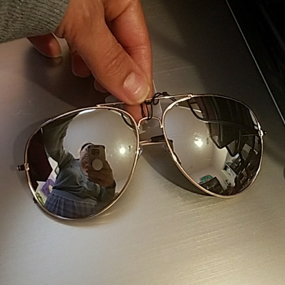 Gray lens Gold frame Aviator women's Sunglasses - Picture 2 of 4